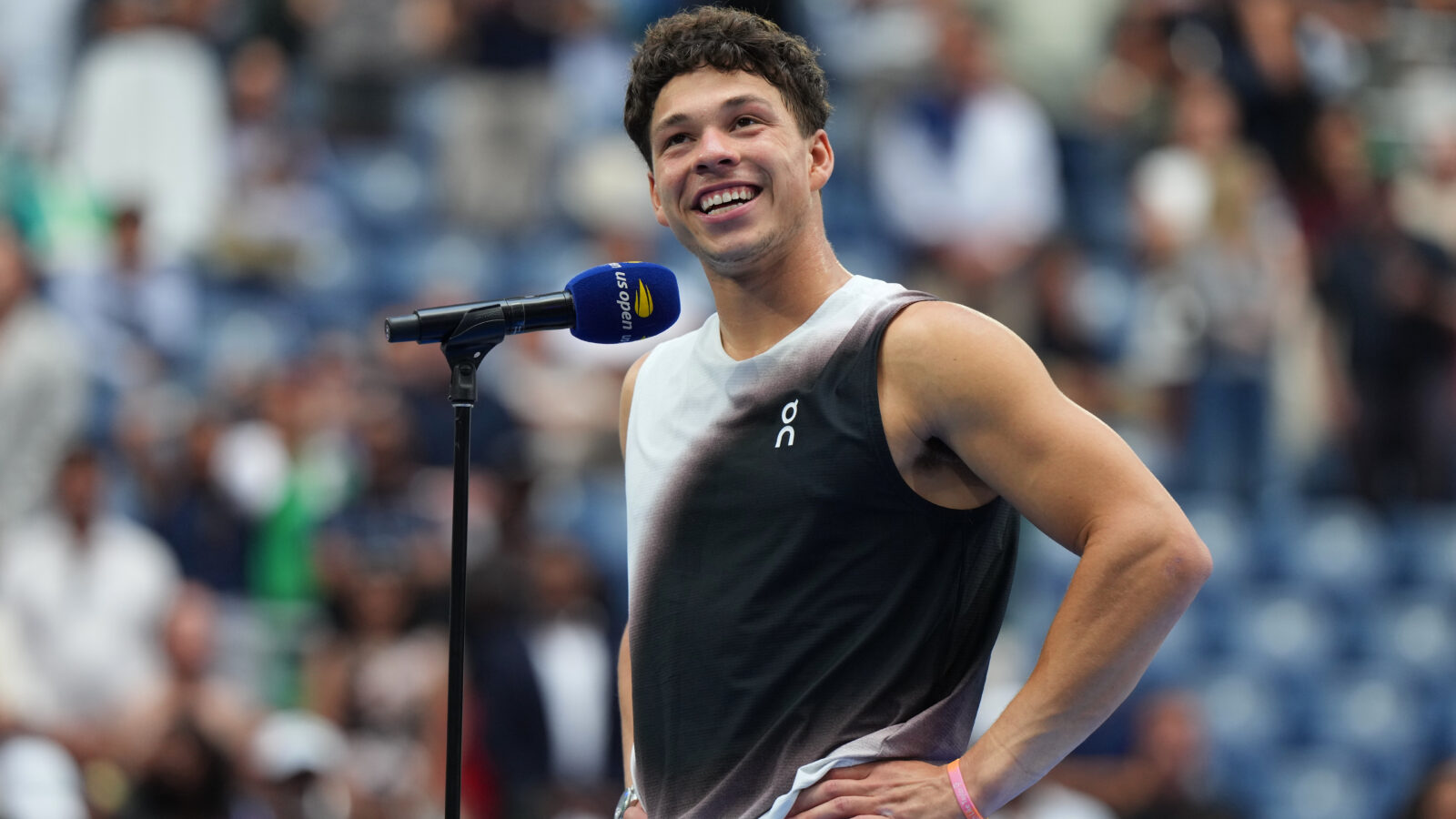 Ben Shelton pri záverečnom ceremoniáli US Open
