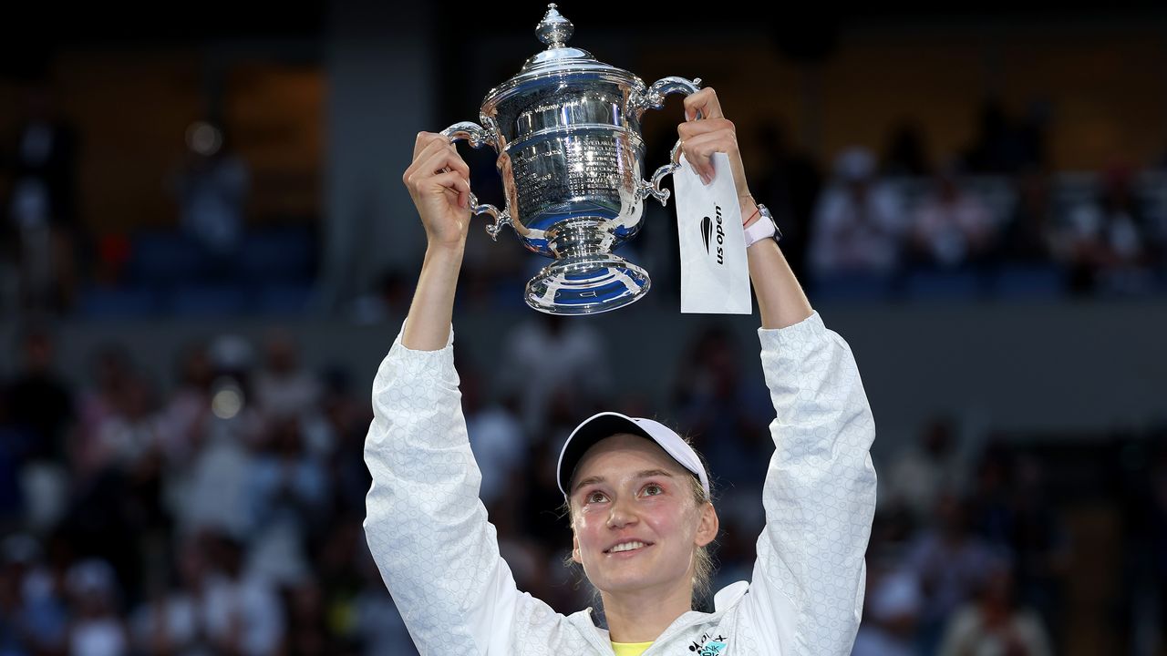 Elena Rybakinová dvíha trofej US Open