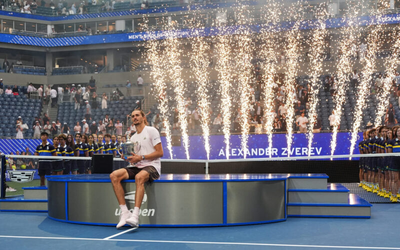 Alexander Zverev s trofejou US Open 2026