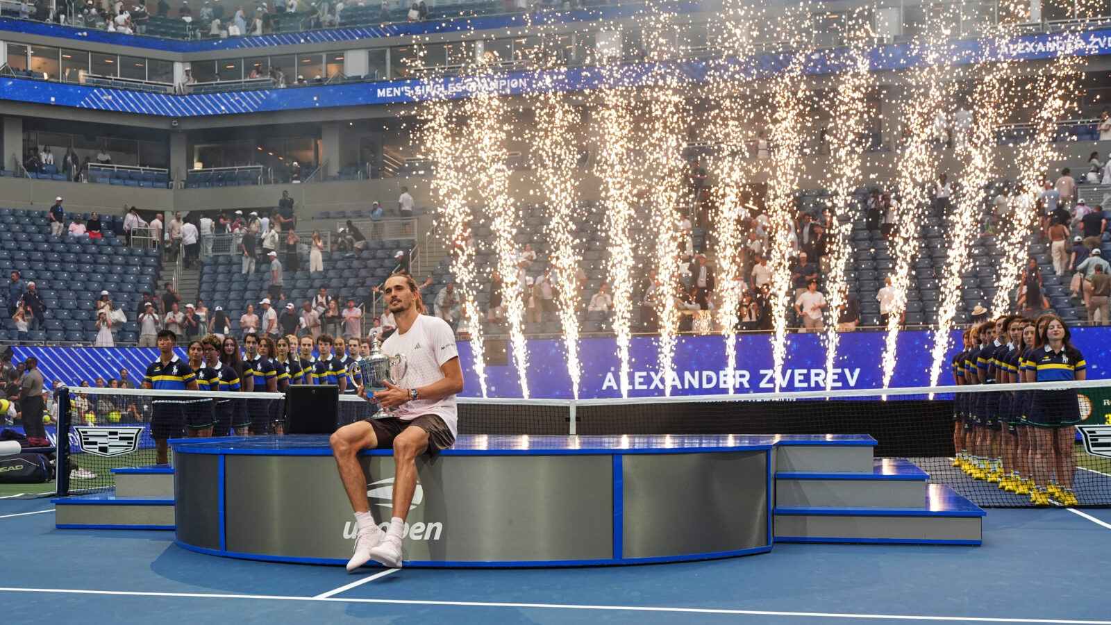Alexander Zverev s trofejou US Open 2026